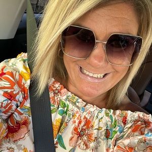 Meet your Posher, Hollie